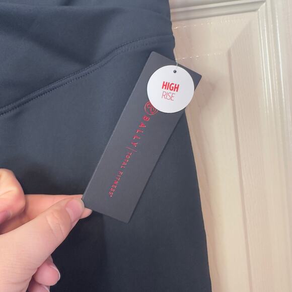 NWT Bally Total Fitness High Rise Criss Cross Waist Leggings Size XL Black - Picture 4 of 7